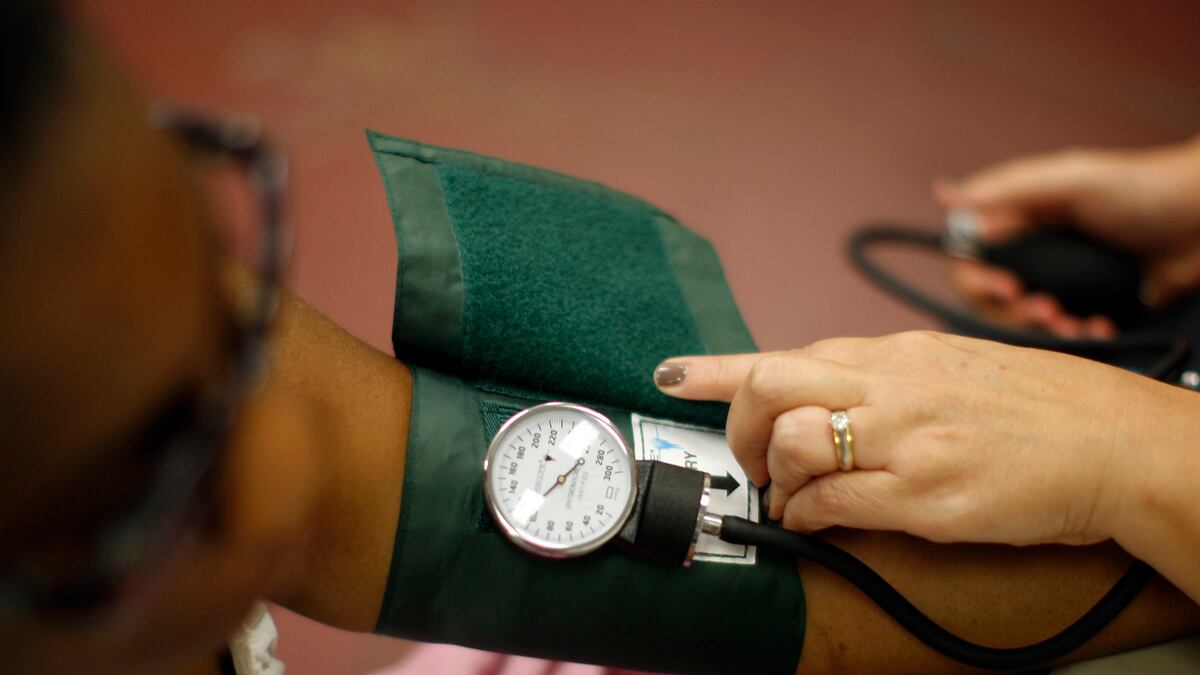 cheats/2012/09/07/study-u-s-healthcare-wastes-750b/billions-wasted-us-healthcare-cheat_oxasae