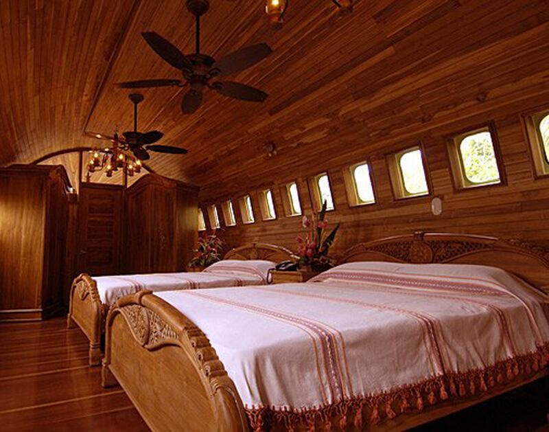 galleries/2013/06/23/six-hotels-in-unlikely-places-photos/130621-hotel-slide2_gpipew