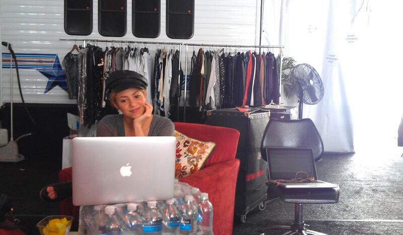 galleries/2013/06/23/miley-cyrus-shakira-and-more-celebrity-twitter-pictures-photos/Shakira_jipay4