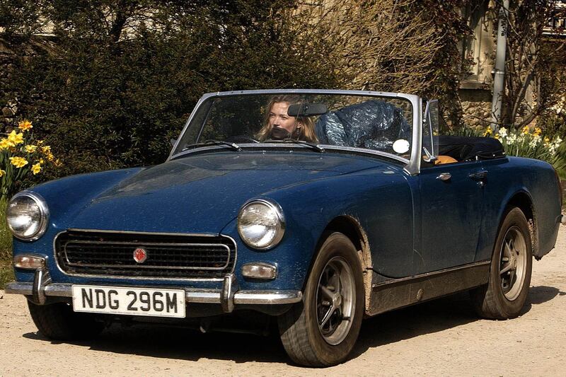 galleries/2015/05/30/celebs-in-classic-cars/150529-celeb-classic-cars-03_dmbeey