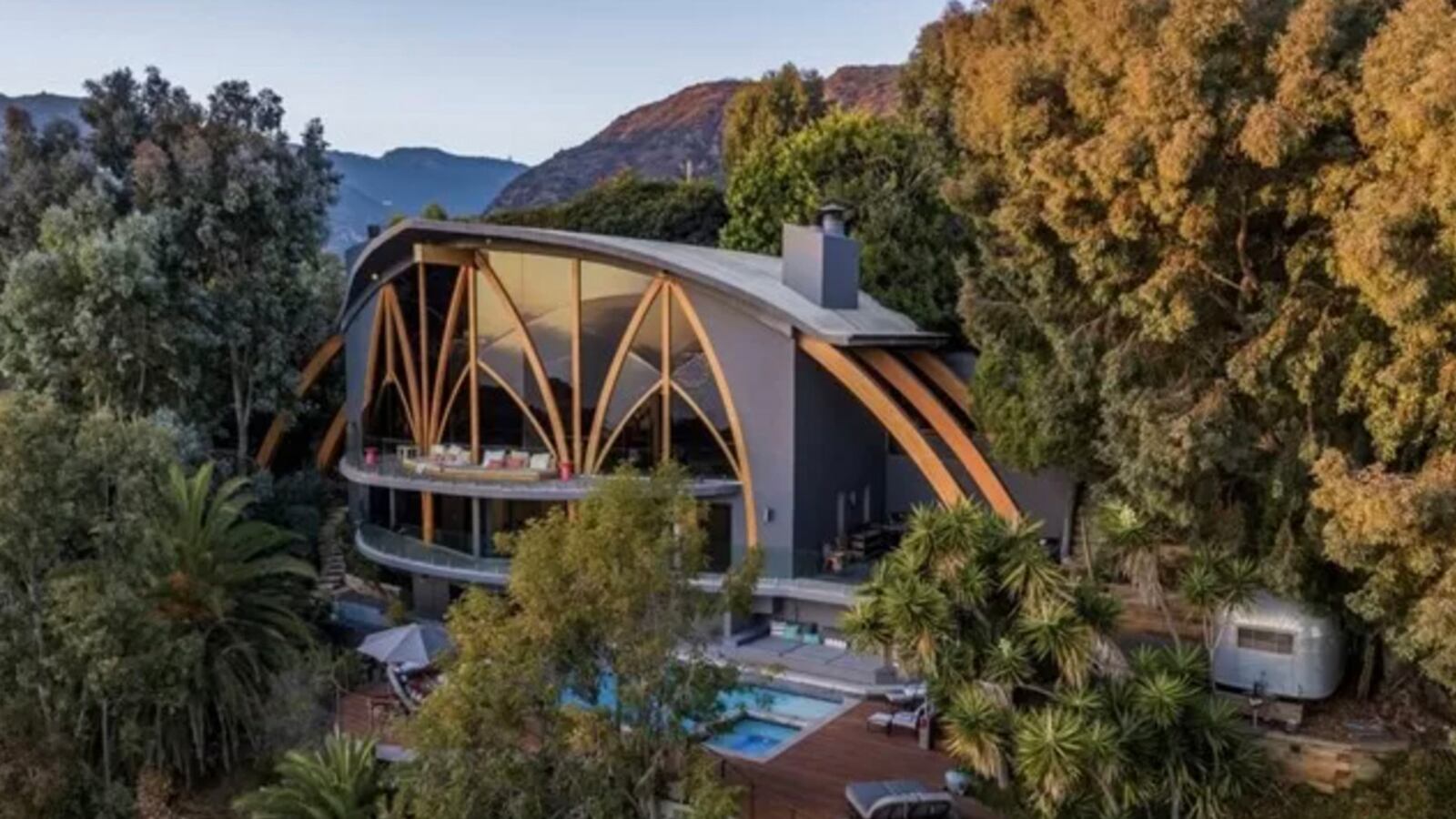 210511_OMG_Malibu_tease_lsteks