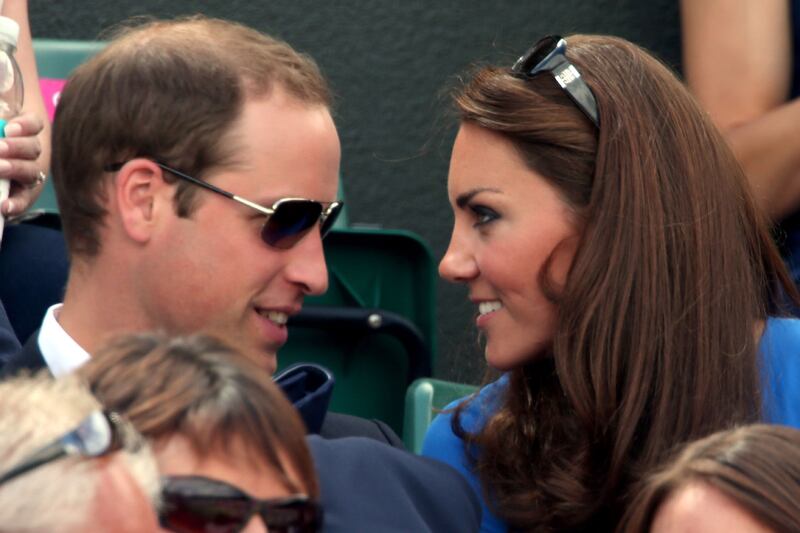 articles/2012/08/02/kate-and-william-join-mexican-wave-at-wimbledon/will-kate-tennis_ddsupc