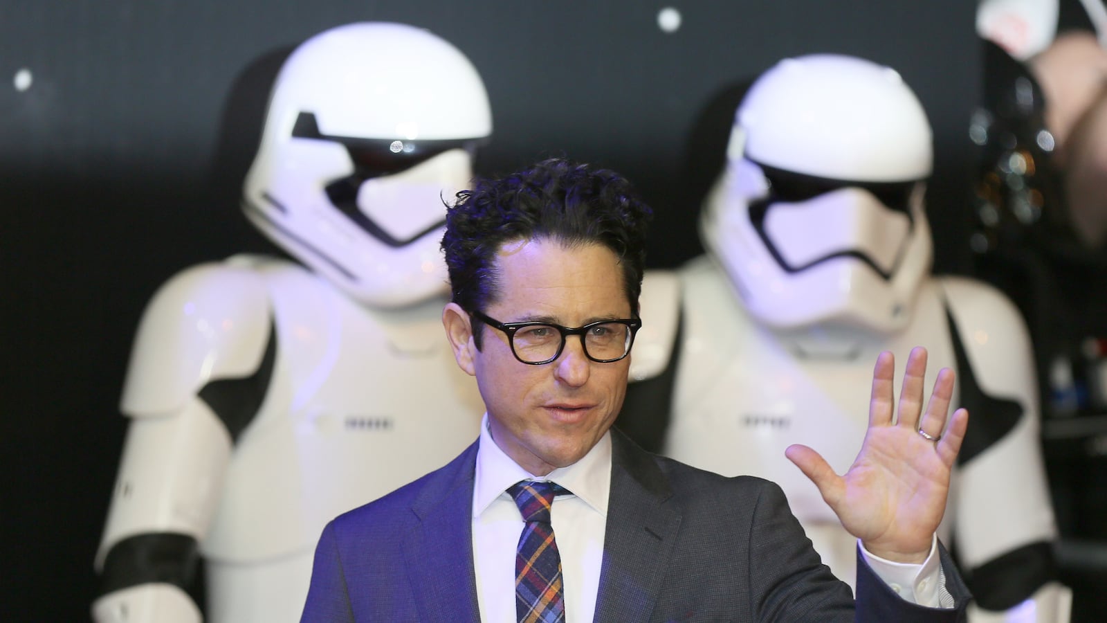 cheats/2015/12/20/star-wars-has-biggest-opening-ever/151220-starwars-cheat_fxiebx