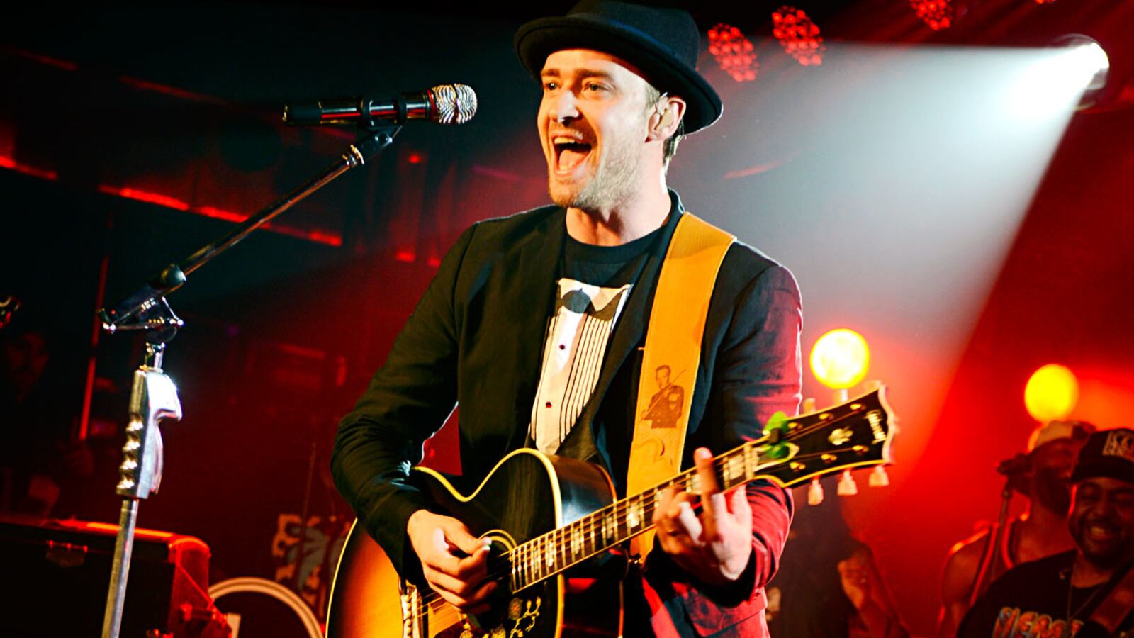 articles/2013/03/17/justin-timberlake-closes-out-sxsw-in-style-at-myspace-bash/130317-timberlake-sxsw-tease_ouhzkk