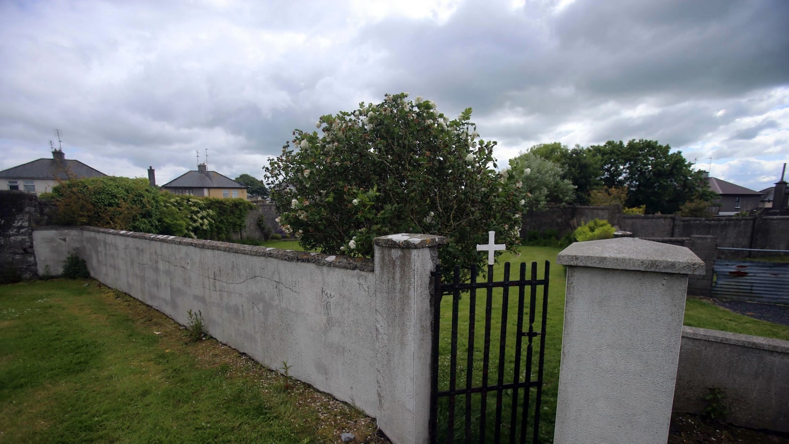 cheats/2017/03/03/irish-mass-grave-found-at-ex-orphanage/170303-ireland-mass-grave-cheat_javecs