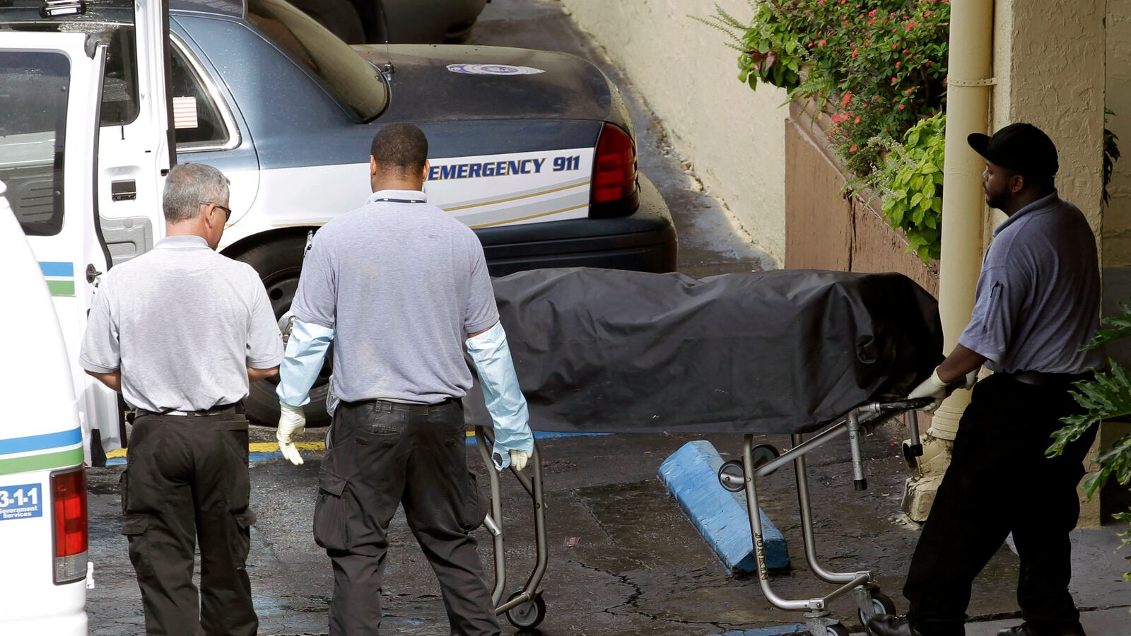 cheats/2013/07/27/gunman-six-more-die-in-fl/130727-Hialeah-Fl-cheat_hsevbk