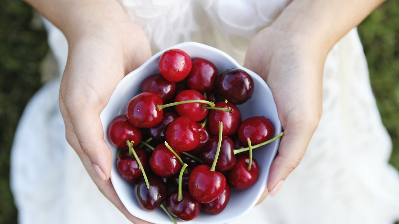 articles/2015/06/20/are-you-eating-too-much-fruit/150622-dailyburn-fruit-tease_l5ujng