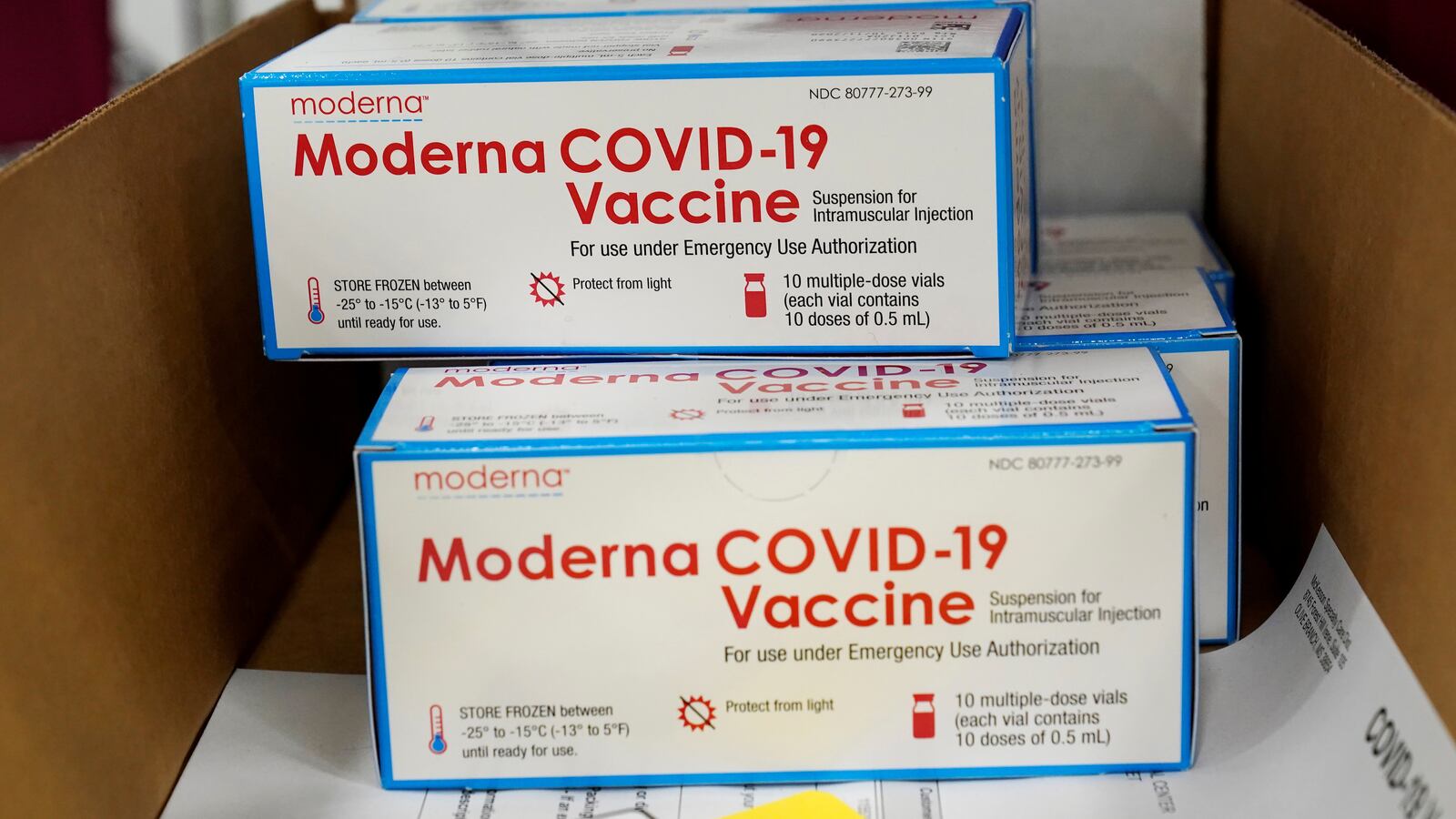 2021-01-21T000000Z_689473972_RC2BCL9NLDDK_RTRMADP_3_HEALTH-CORONAVIRUS-MCKESSON-MODERNA_qjxiff