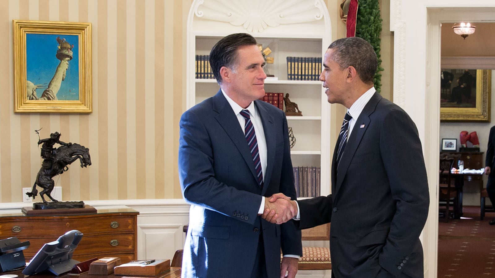 cheats/2012/11/29/obama-and-romney-eat-turkey-chili/romney-obama-cheat_uuq9rq