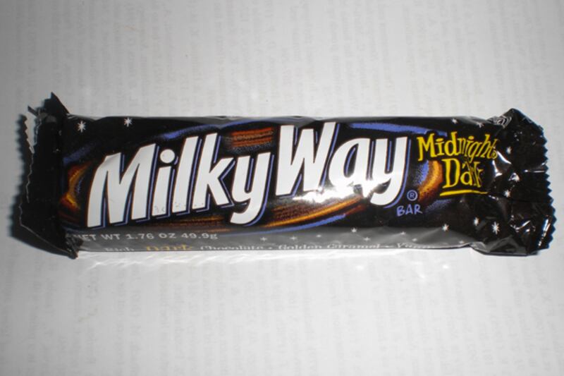 galleries/2011/10/14/most-fattening-halloween-candy-snickers-twix-kit-kat-candy-corn-photos/deadliest-halloween-candy-most-fattening-gal-milky-way-dark_c19k9k