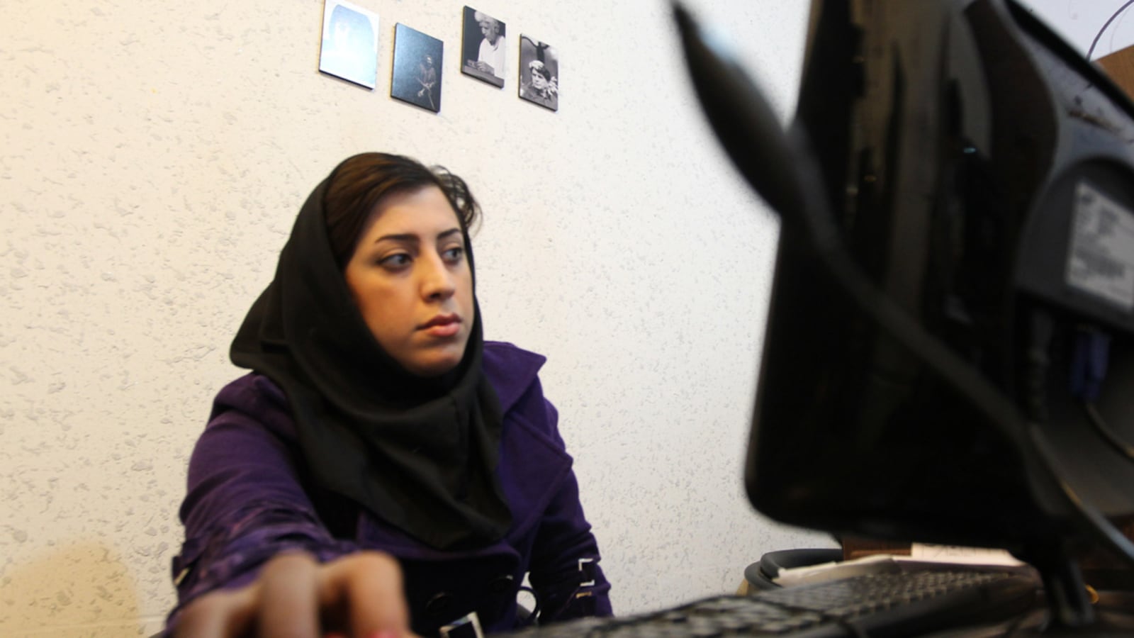 cheats/2012/03/22/iran-makes-leaps-in-spying-software/iran-internet-spying-cheat_vazw6b