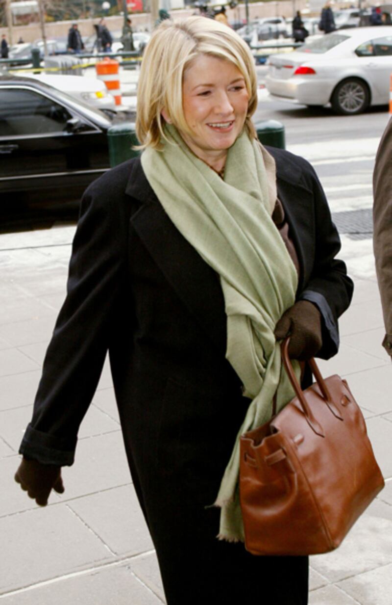 galleries/2011/12/19/margaret-thatcher-hillary-clinton-and-other-famous-handbag-owners-photos/powerful-handbags-martha-stewart_syr9xx