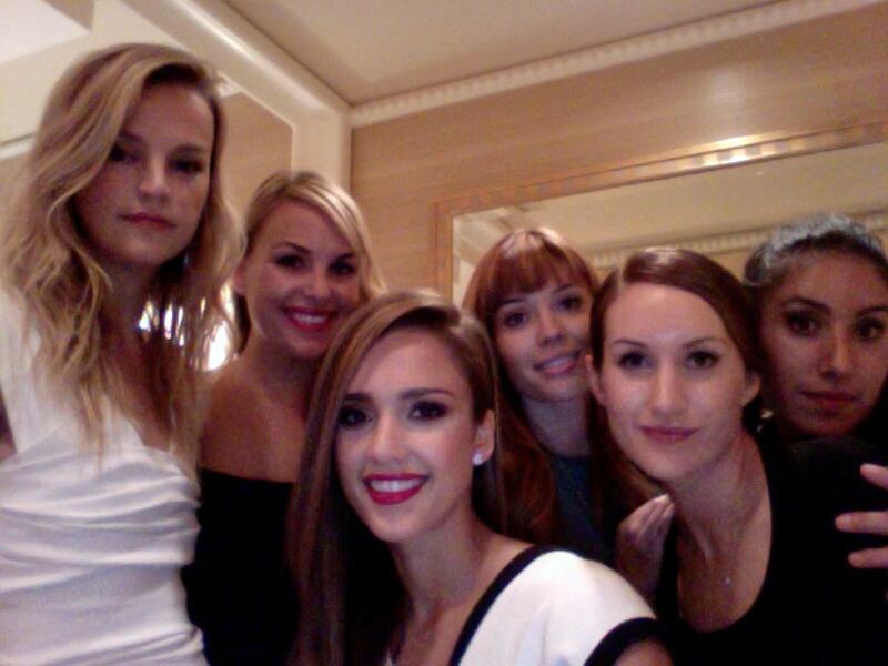 galleries/2012/01/22/twitpics/twitpics-120122-jessica-alba_ncknuq