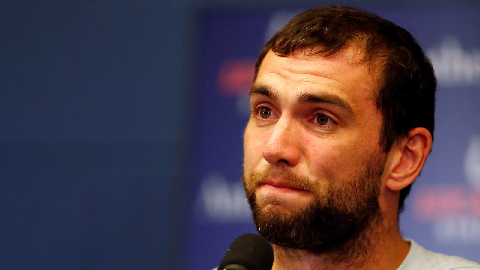 191013-mills-andrew-luck-hero_jpjdz3