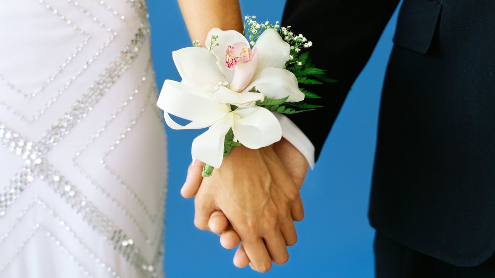 190414-bloomfield-prom-tease_gch8yk