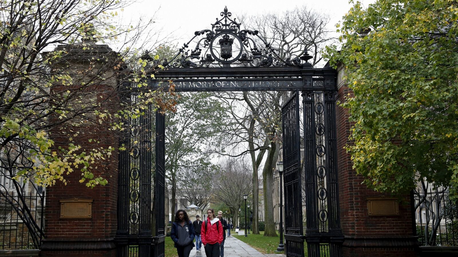 cheats/2017/02/11/yale-to-rename-calhoun-college/170211-yale-calhoun-cheat_vp5kxo