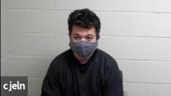 2020-09-25T150232Z_1612805471_RC2R5J905LGU_RTRMADP_3_GLOBAL-RACE-USA-KENOSHA_abtmfm