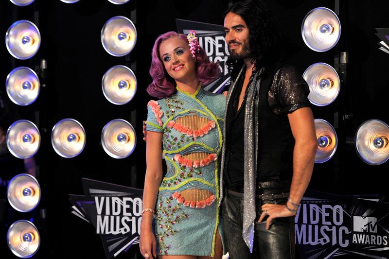 galleries/2012/01/05/craziest-celebrity-gifts/crazy-celebrity-gifts-perry-brand_lkmf20