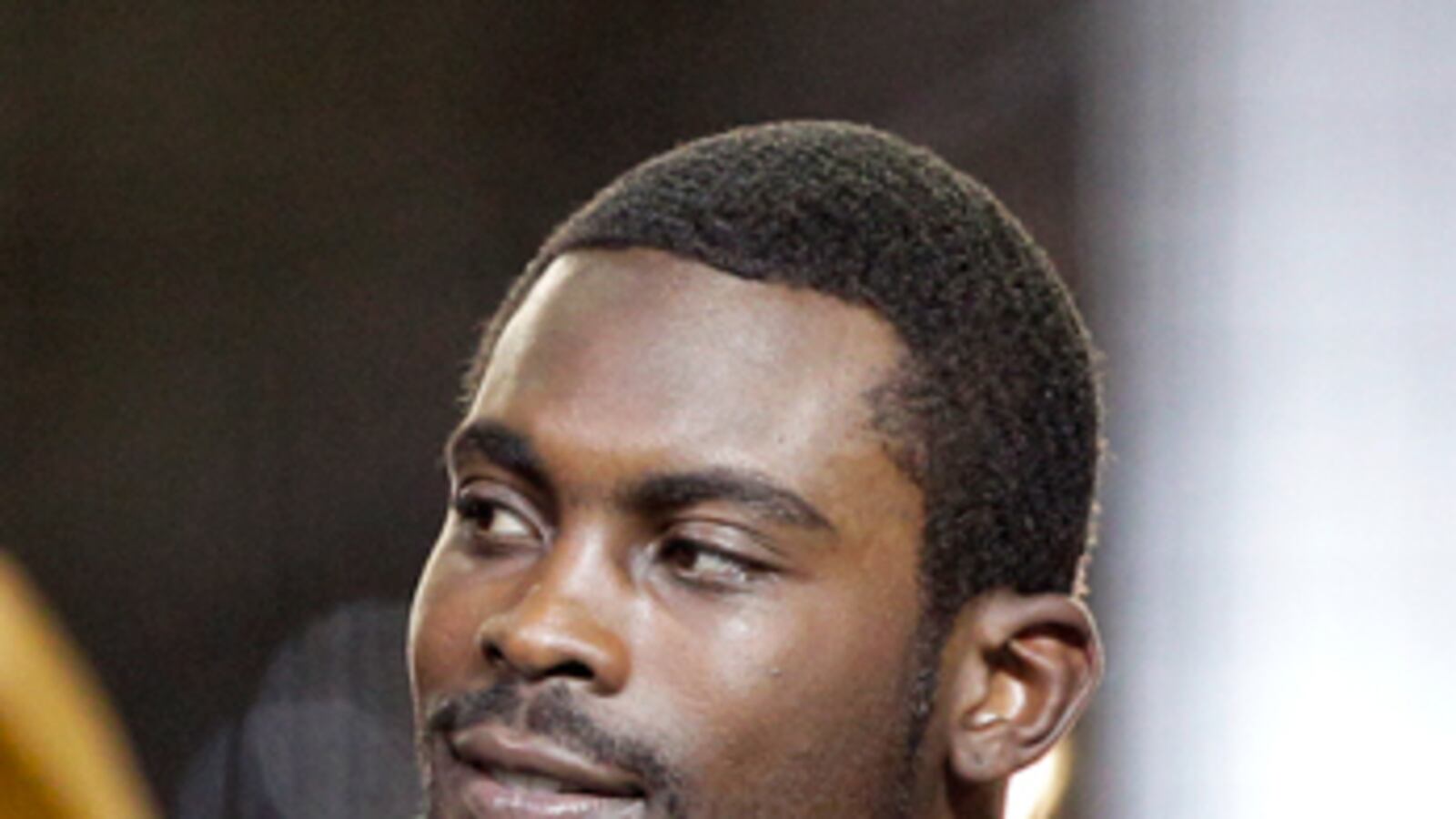 cheats/2011/02/17/michael-vick-cancels-on-oprah/michael-vick-5_maiukk