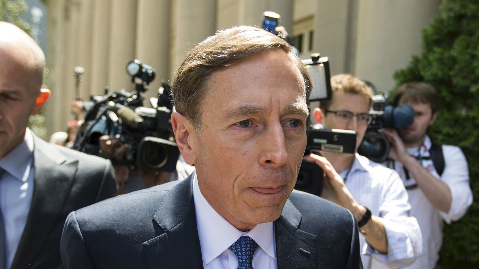 cheats/2015/09/22/petraeus-apologizes-for-affair-to-senate/150922-petraeus-cheat_ztm6gg