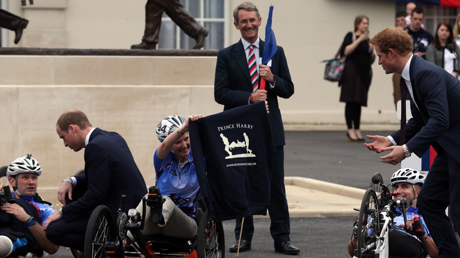 articles/2013/05/20/harry-s-helping-hand-for-heroes/help-heroes-harry_n3wepw