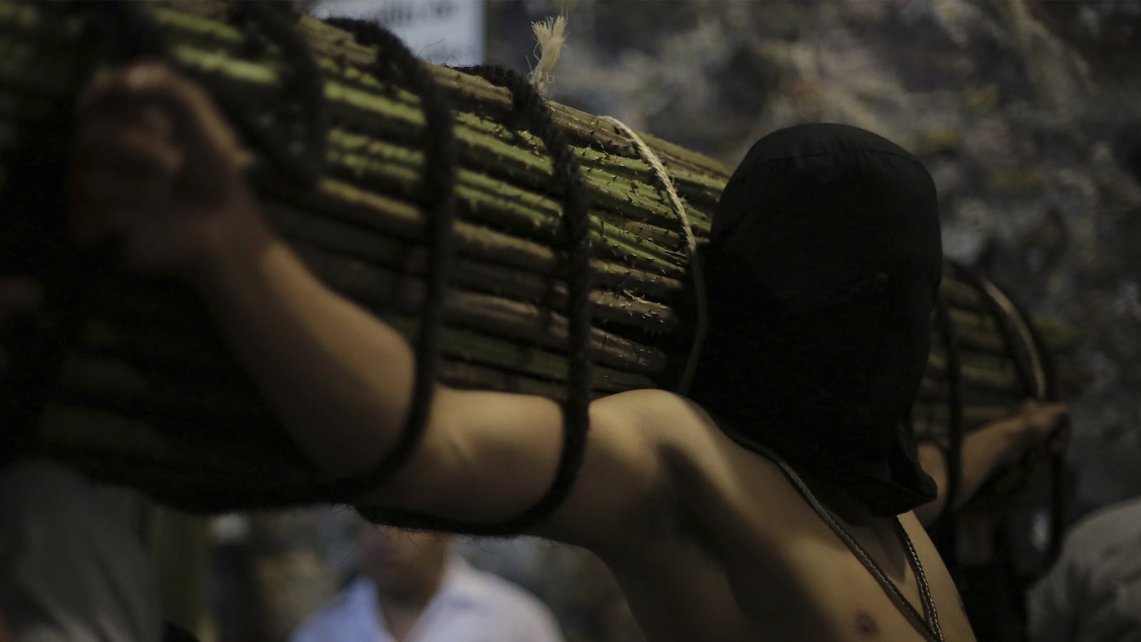 articles/2016/05/01/penitents-pedophiles-poets-movie-stars-silversmiths-and-drug-lords/160430-eaton-flocked-cartel-tease_puakhw