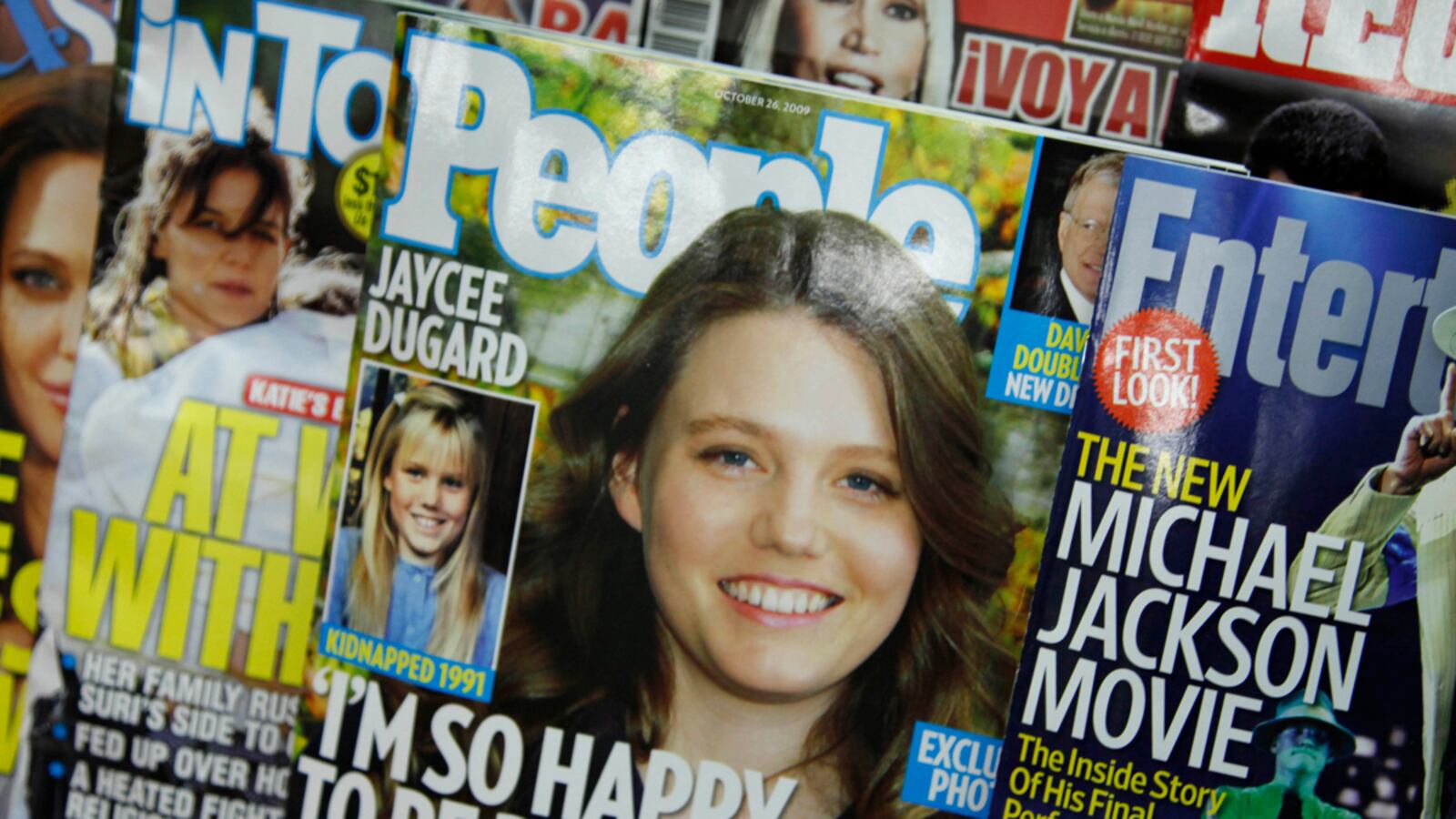 cheats/2011/09/22/jaycee-dugard-sues-feds/jaycee-dugard-suit-cheat_swzfg0