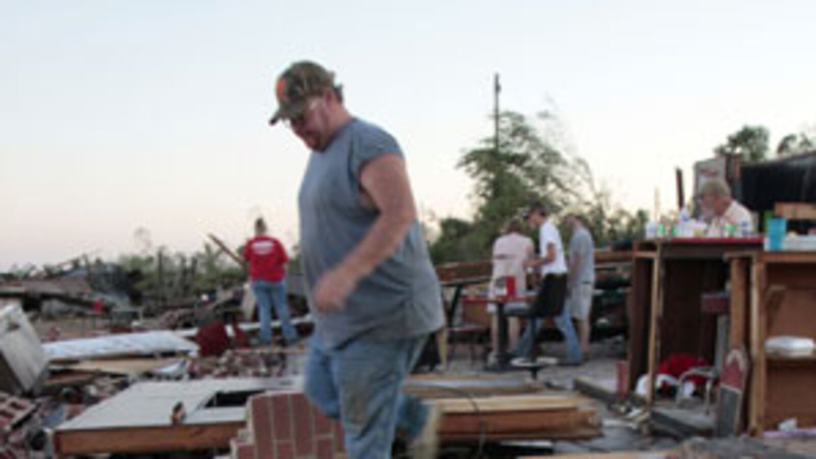 cheats/2010/04/24/9-killed-in-mississippi-tornado/ten-killed-in-mississippi-tornado_dxenig