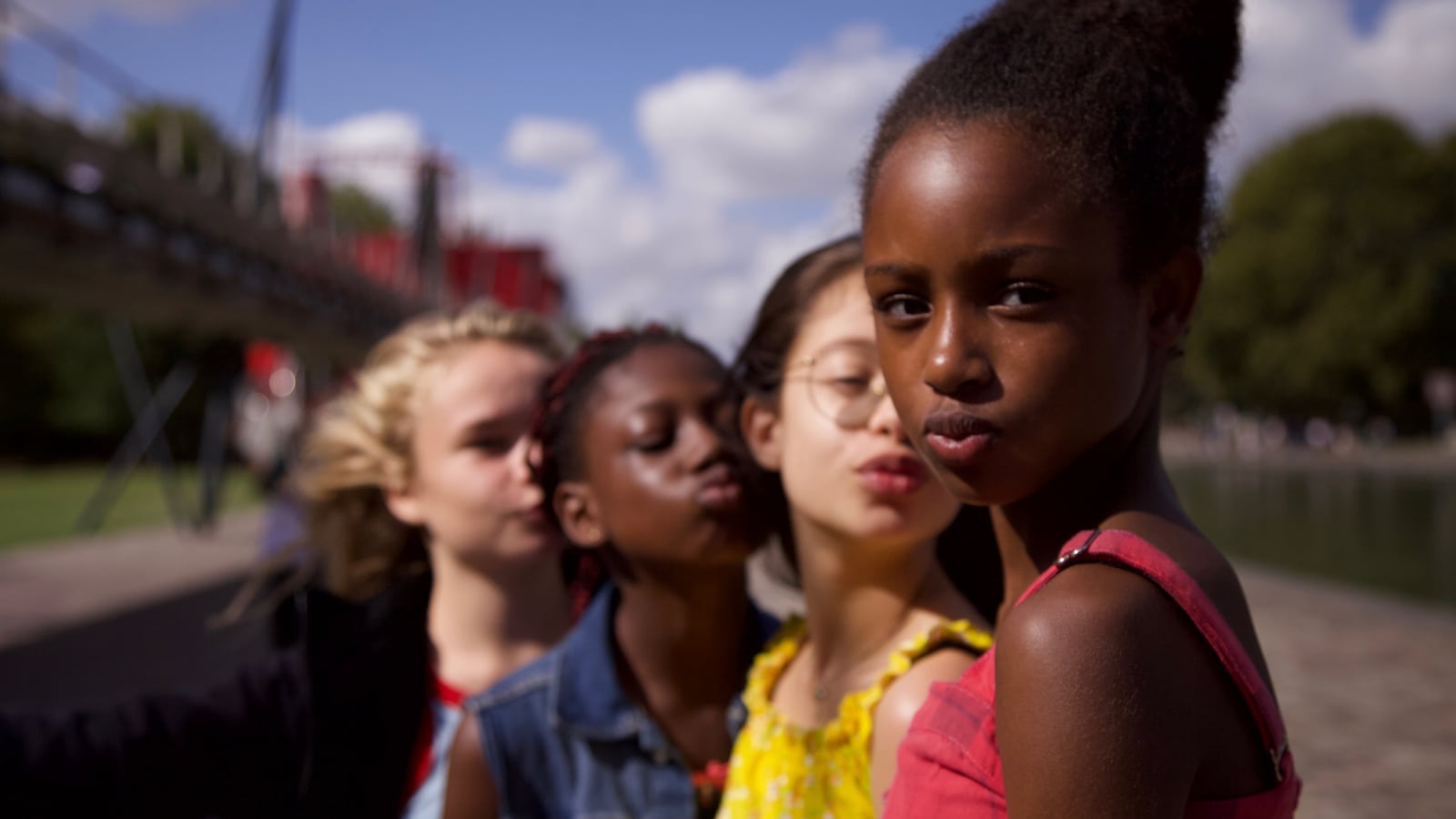 MIGNONNES_de_Maïmouna_Doucouré_par_Jean-Michel_Papazian_pour_BIEN_OU_BIEN_PRODUCTIONS_2018_1_gtuppx