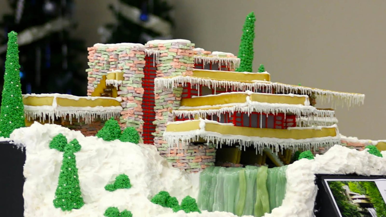 galleries/2015/12/24/edible-fallingwater-frank-lloyd-wright-in-gingerbread-photos/151218-fallingwatter-gingerbread-tease_tybrk9
