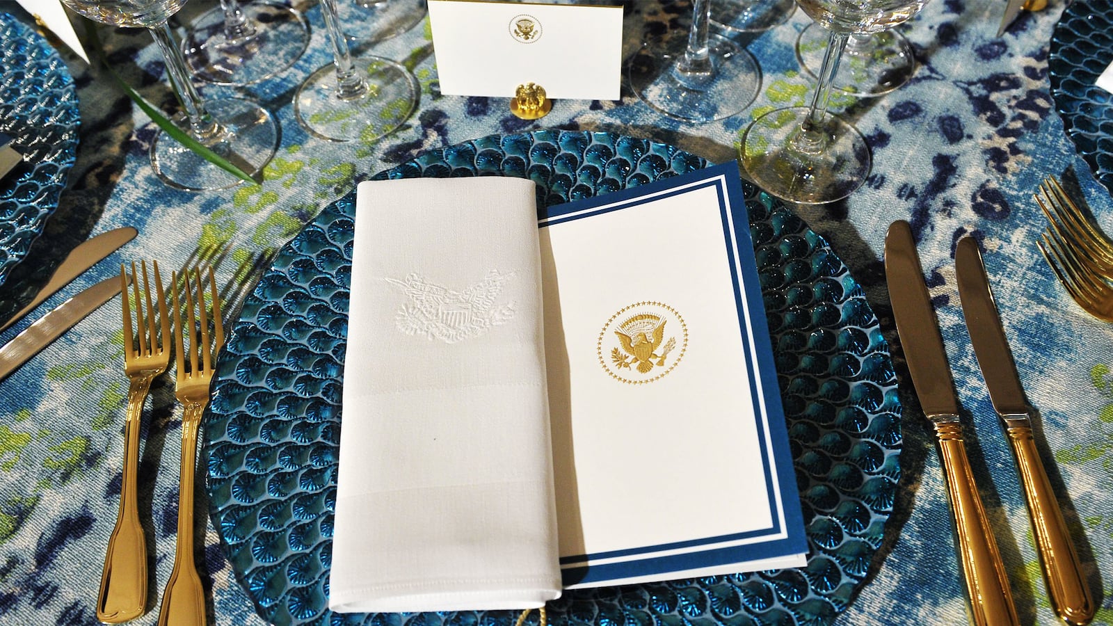 articles/2017/02/07/why-media-organizations-shouldn-t-boycott-the-white-house-correspondents-dinner/170206-grove-media-dinner-tease_pg3scg