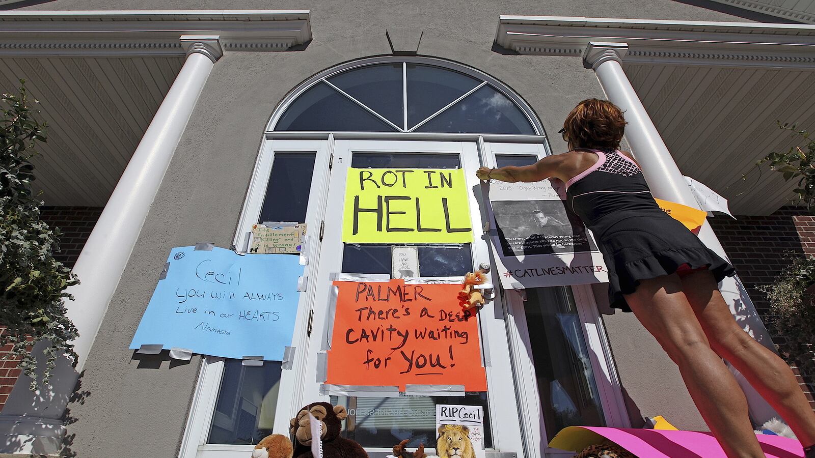 cheats/2015/07/30/cecil-killer-gets-police-protection/150730-lion-killer-protection-cheat_naex7x