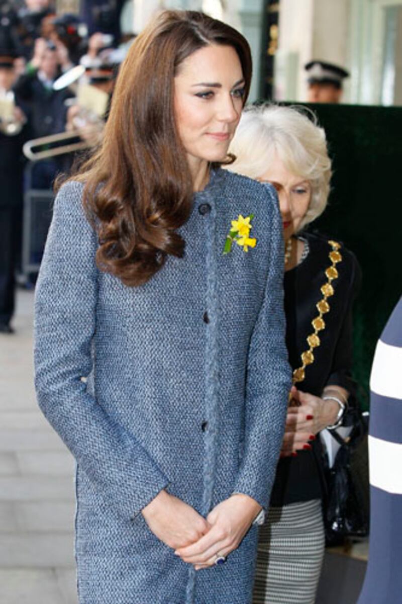 articles/2012/03/03/queen-lengthen-your-hemlines-kate/kate-visits-fortnum-mason-royalist-sykes_wiqcpg