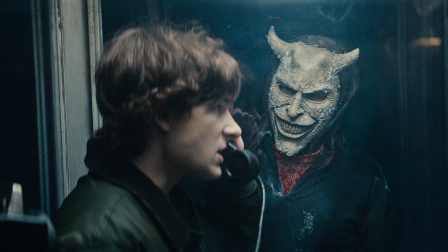 Finn (Mason Thames) and The Grabber (Ethan Hawke)