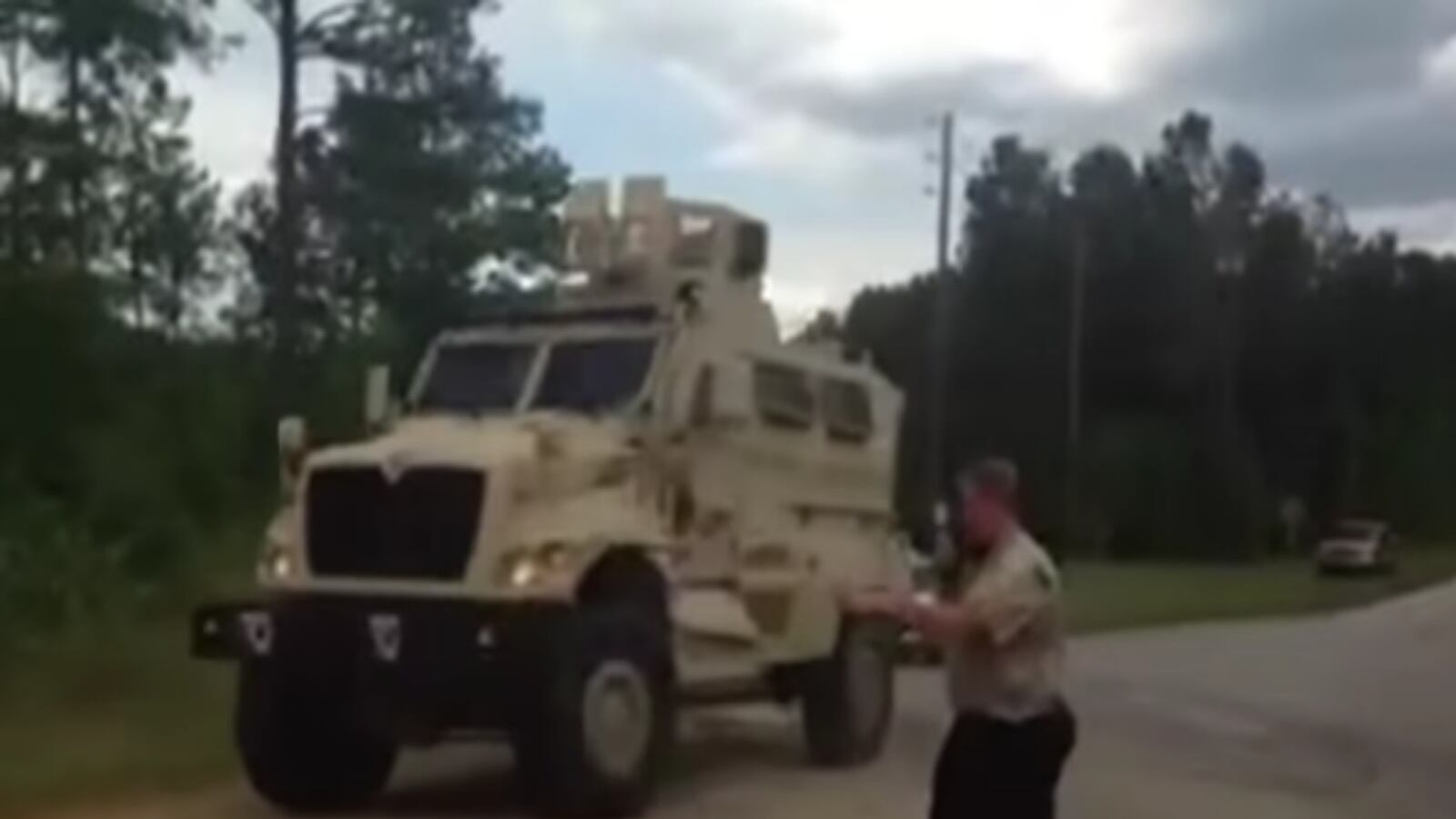 cheats/2016/07/09/alabama-cop-shot-in-hostage-standoff/160709-alabama-officer-shot-cheat_mm6aji