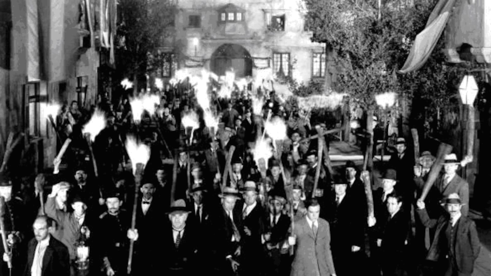 articles/2012/08/17/thanks-for-the-feedback/angry-mob_iqsjk4