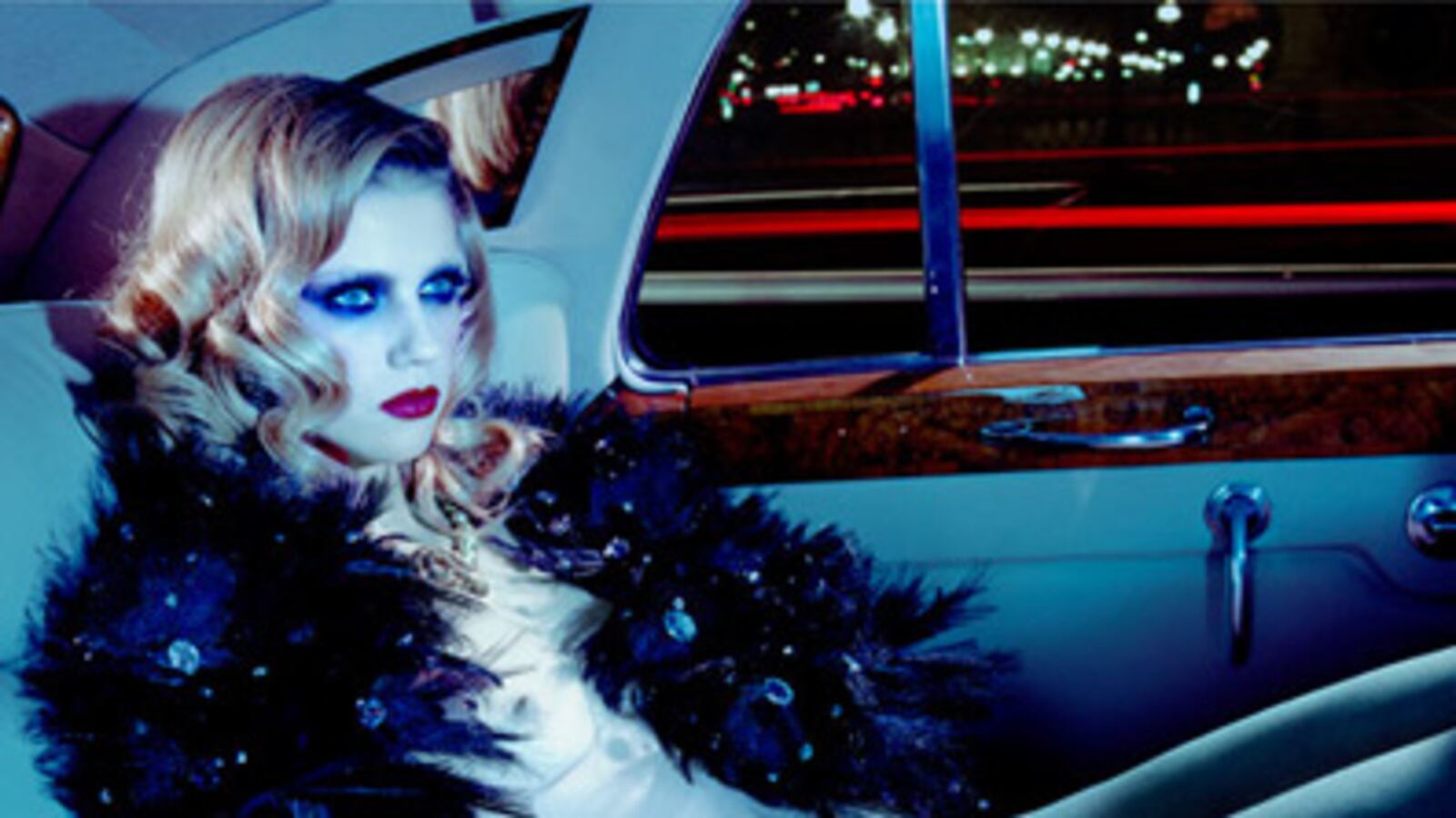 articles/2009/06/18/miles-aldridges-erotic-dreams/miles-aldridge_32687_aetdtr