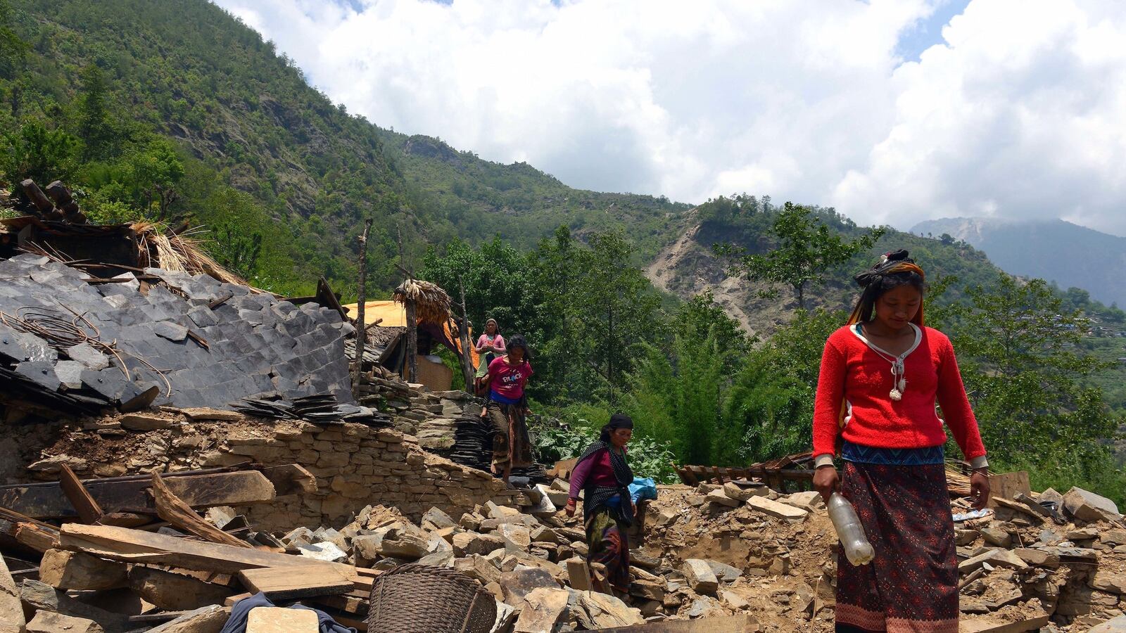 cheats/2015/05/12/magnitude-7-4-earthquake-shakes-nepal/150512-nepal-earthquake-mt-everest-cheat_e1i3mq