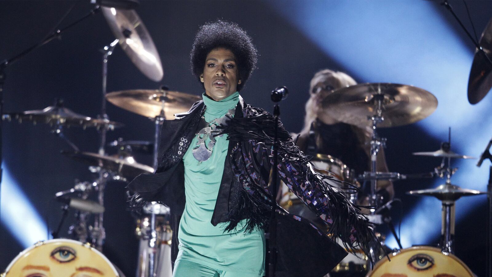 cheats/2016/04/15/tmz-prince-rushed-to-hospital/160415-prince-hospitalized-cheat_cqu4tr