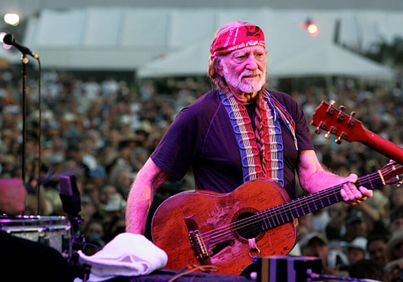 galleries/2009/08/03/famous-tax-evaders/tax-evaders---willie-nelson_ul2k6e
