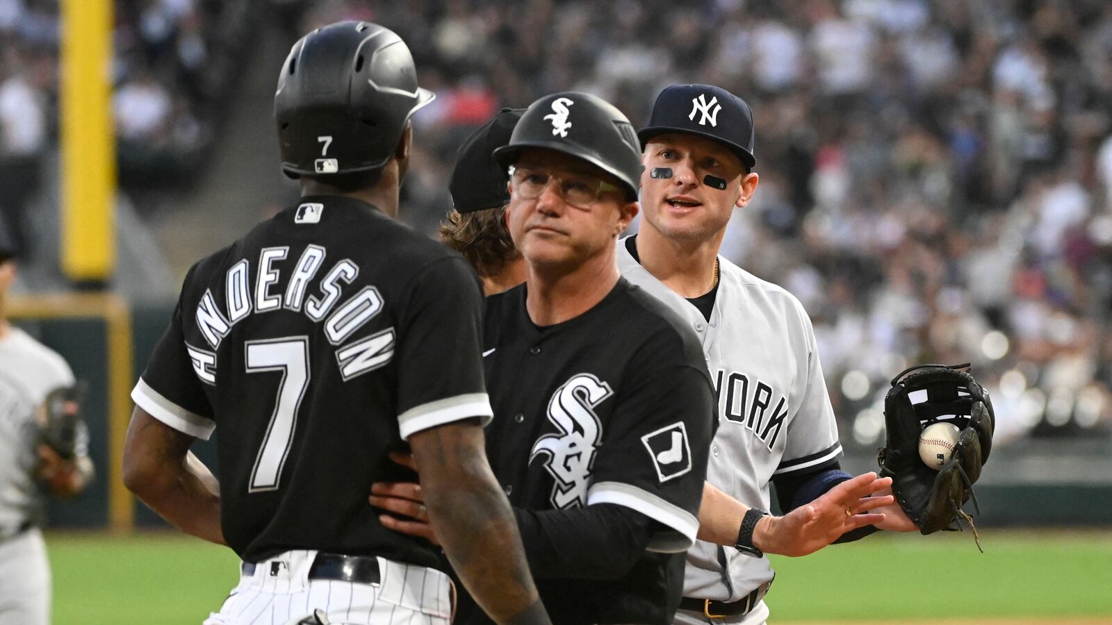2022-05-14T013437Z_1262573819_MT1USATODAY18263657_RTRMADP_3_MLB-NEW-YORK-YANKEES-AT-CHICAGO-WHITE-SOX_owv2ca