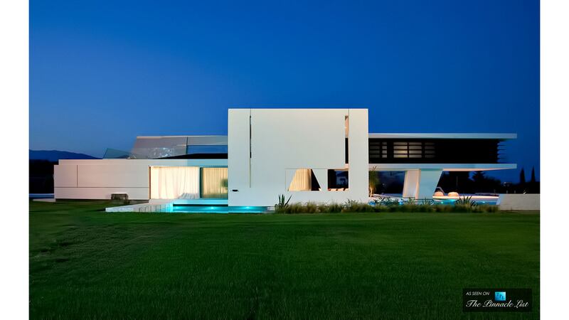 171008-mcnearney-omg-i-want-this-house-23_vrwc3x