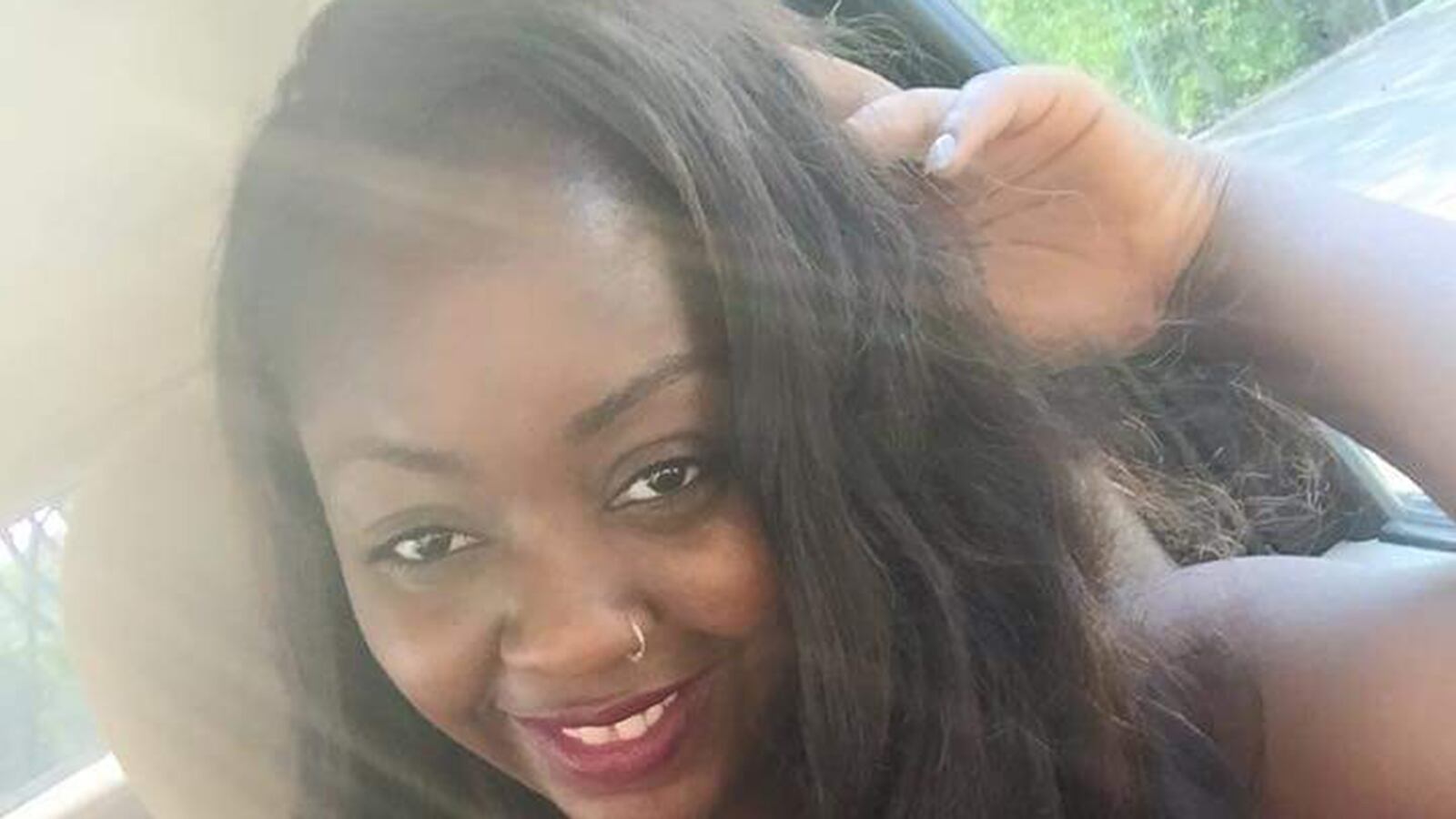 articles/2016/01/21/the-21-year-old-funeral-singer-of-south-chicago-is-afraid-she-ll-be-next/160121-daly-singer-tease_vjgrzw