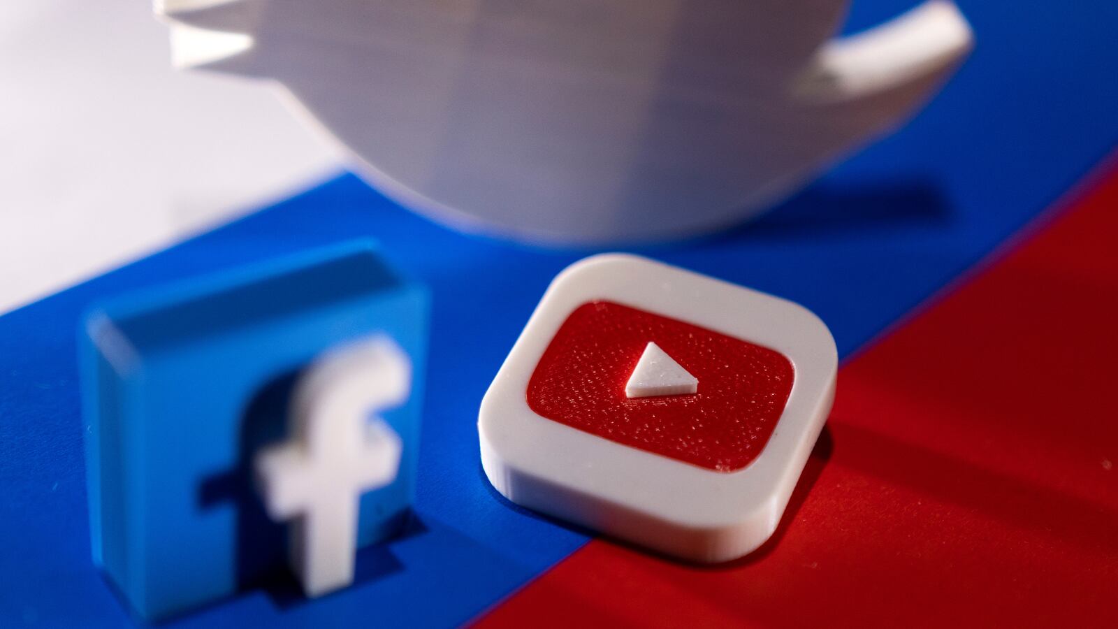 2022-02-27T075323Z_1438375484_RC2XRS9A52T6_RTRMADP_3_UKRAINE-CRISIS-SOCIAL-MEDIA_jw02bb