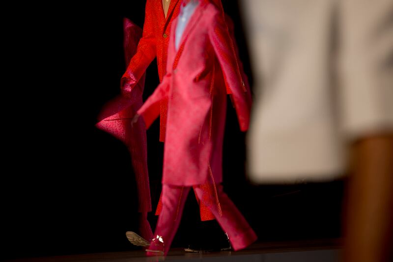 galleries/2013/07/01/backstage-at-men-s-fashion-week-in-paris-and-milan-spring-summer-2014-photos/130630-backstage-fashion-jil-sander3_xtffqa