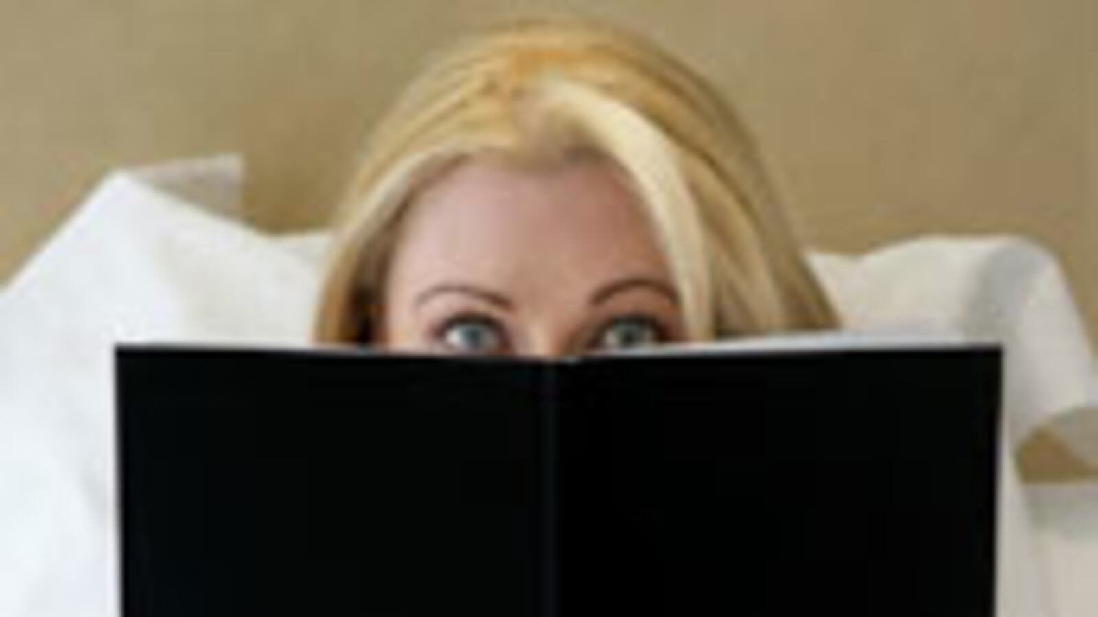 articles/2009/08/25/sex-on-the-kindle/donnelly-kindle_44824_aqc1ne