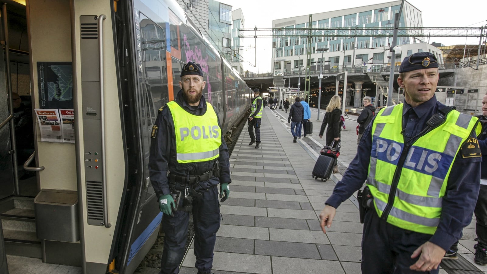 cheats/2016/01/11/swedish-cops-probe-migrant-assaults/160111-swedish-police-cheat_piocdl