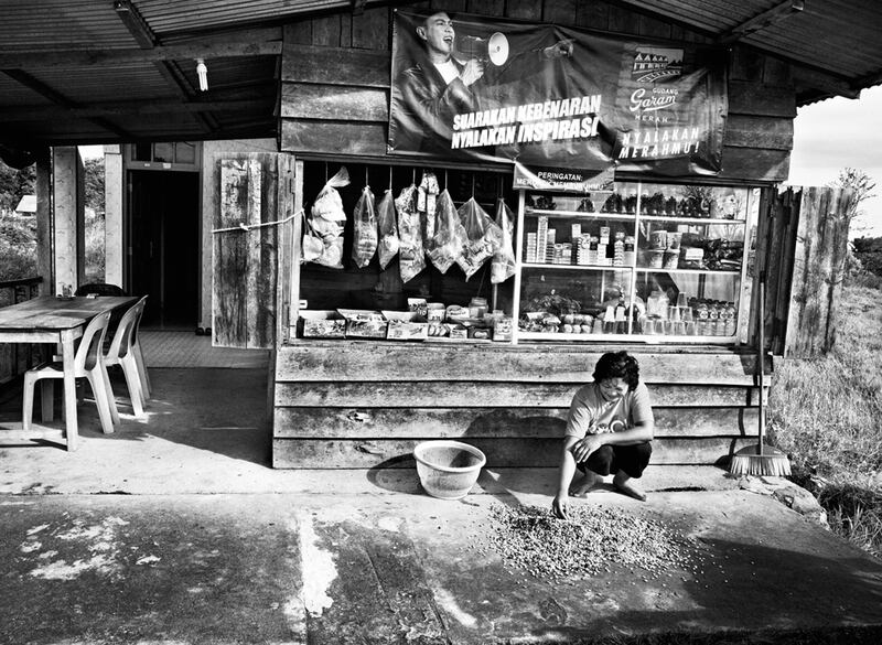 galleries/2015/10/11/sebasti-o-salgado-chronicles-coffee-plantations-photos/141127-salgado-coffee05_ljernq