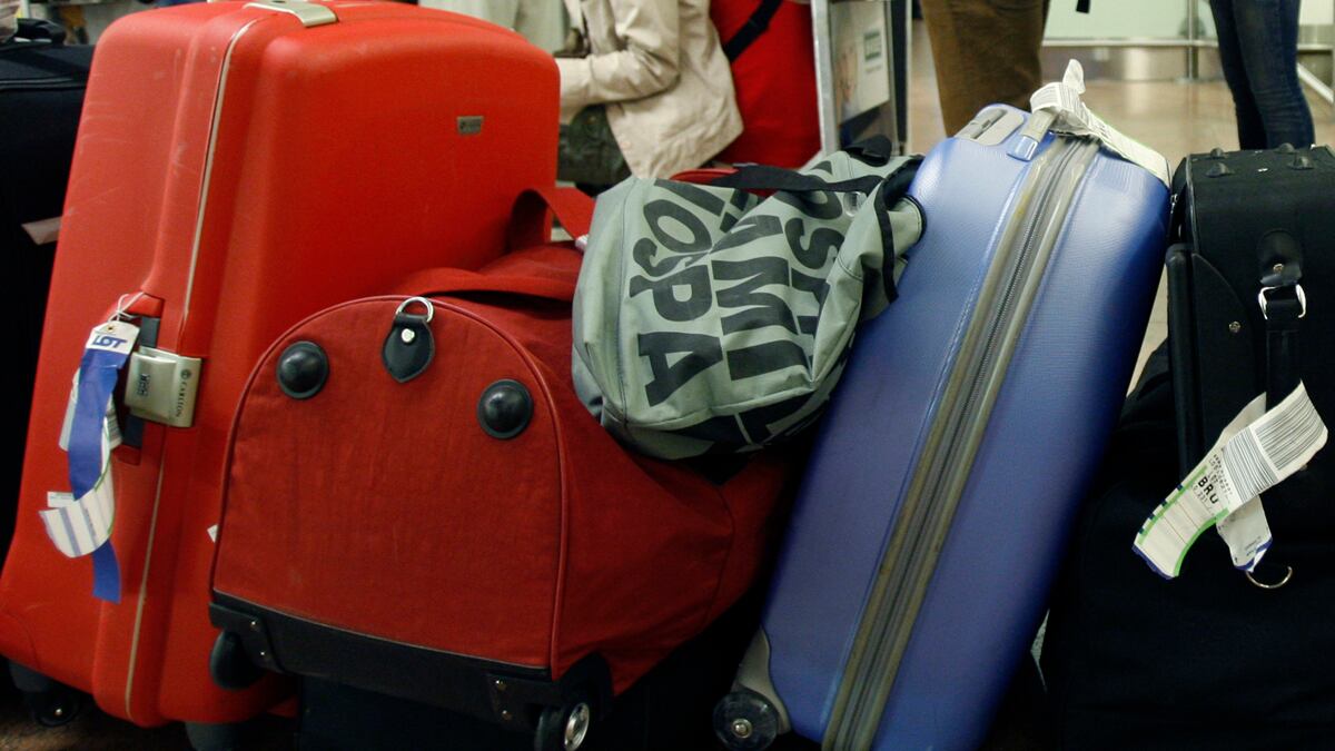 cheats/2016/09/26/austrian-airport-stops-woman-with-husband-s-entrails/160926-suitcase-entrails-cheat_f40brq