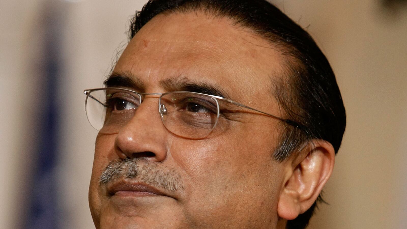 cheats/2012/01/12/pakistani-president-flies-to-dubai/pakistani-president-zardari-flies-to-dubai-cheat_t4woxq